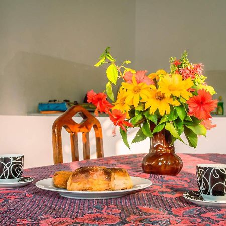 Surfing Guest House Matara Buitenkant foto