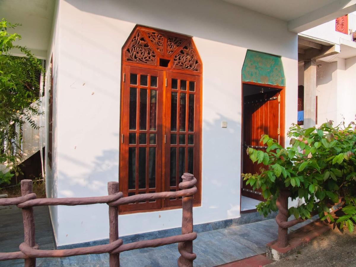 Surfing Guest House Matara Buitenkant foto