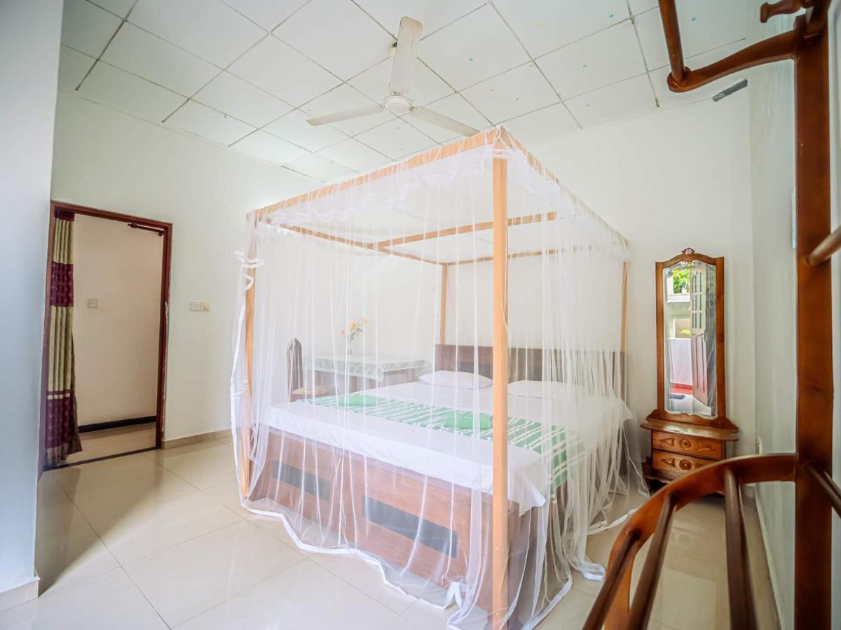 Surfing Guest House Matara Buitenkant foto