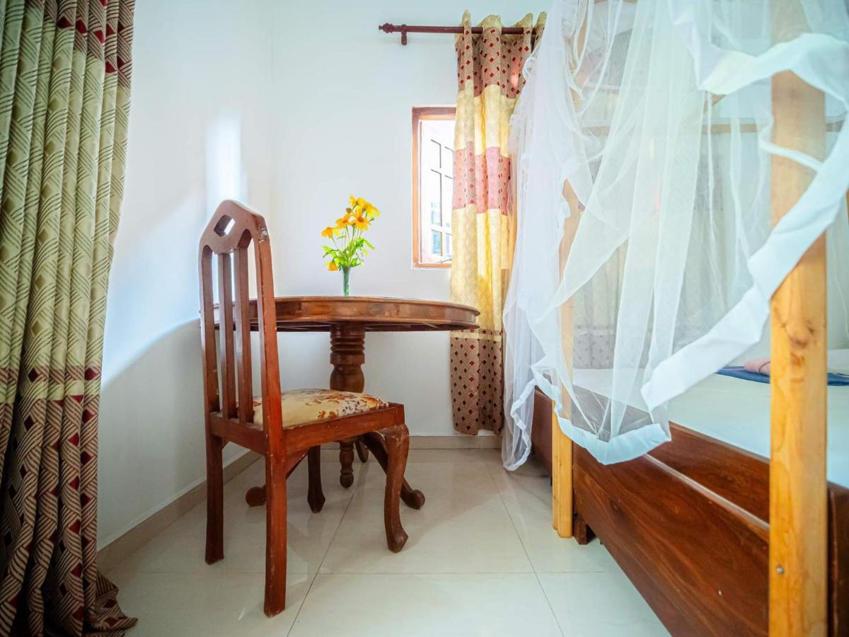 Surfing Guest House Matara Buitenkant foto