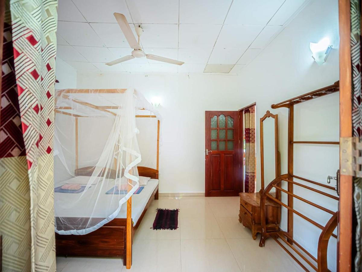 Surfing Guest House Matara Buitenkant foto
