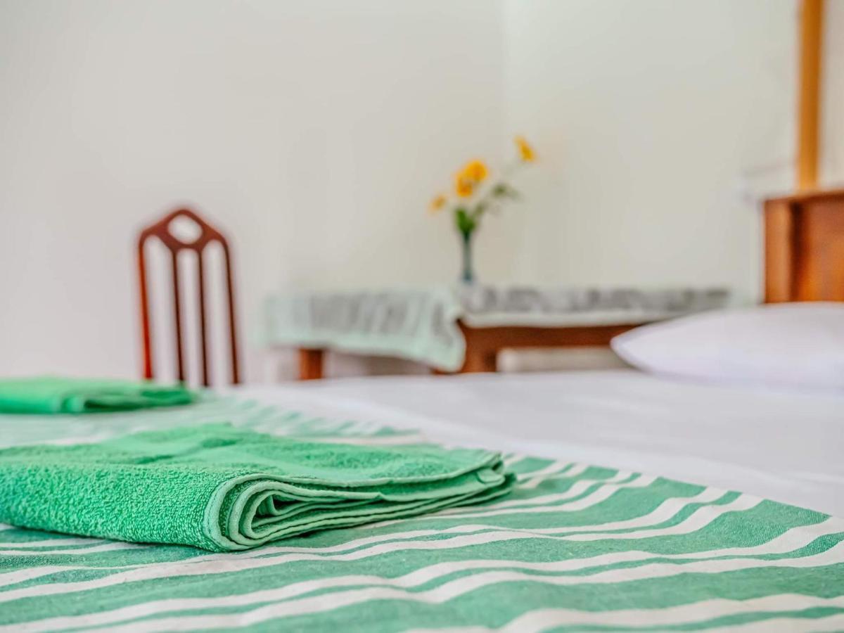 Surfing Guest House Matara Buitenkant foto
