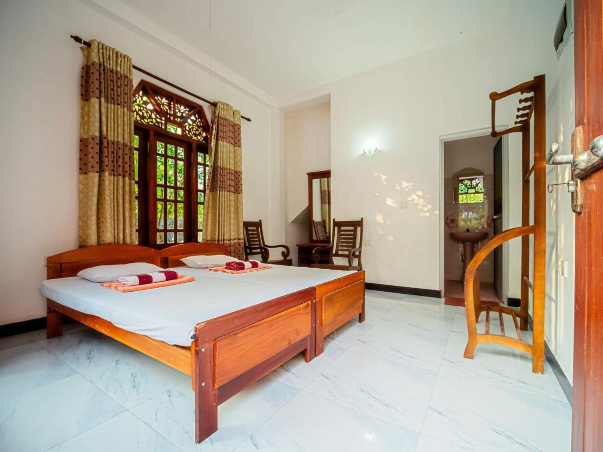 Surfing Guest House Matara Buitenkant foto