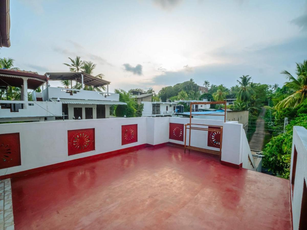 Surfing Guest House Matara Buitenkant foto