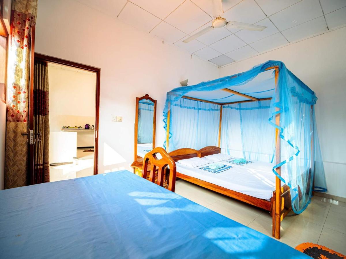 Surfing Guest House Matara Buitenkant foto