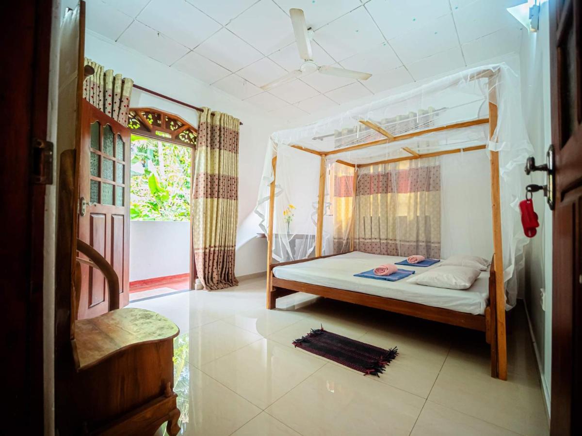 Surfing Guest House Matara Buitenkant foto