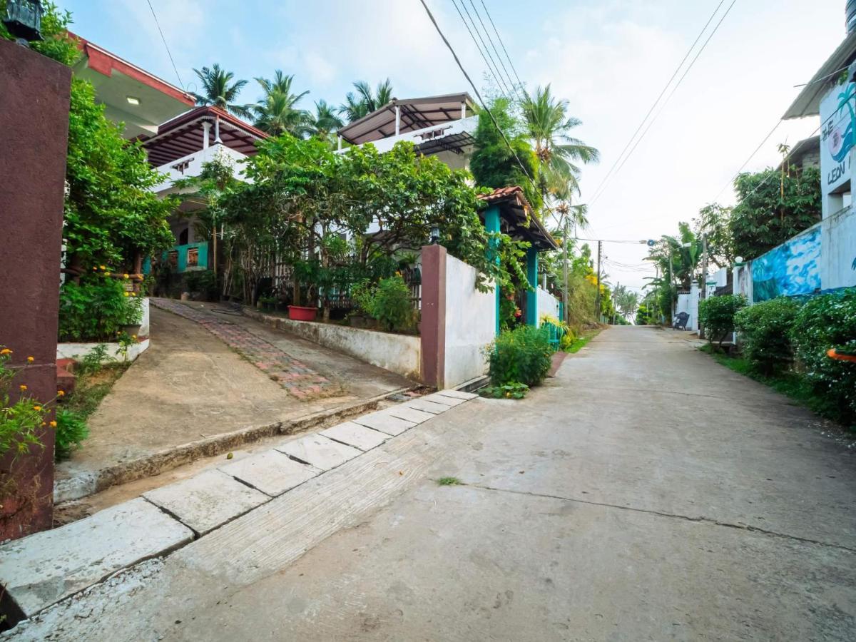 Surfing Guest House Matara Buitenkant foto