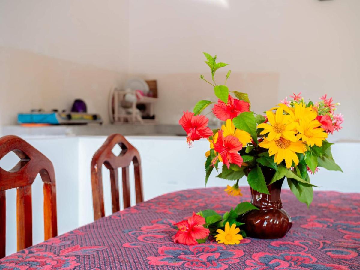 Surfing Guest House Matara Buitenkant foto