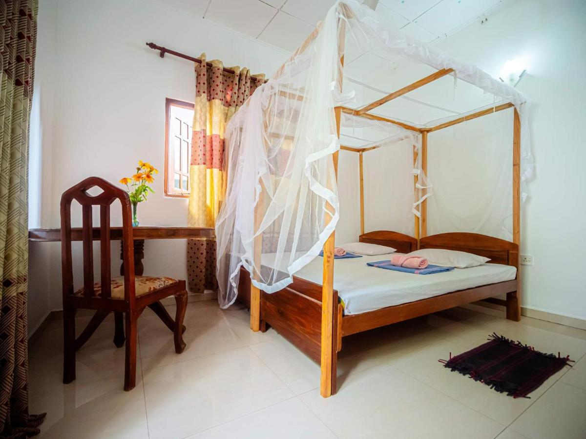 Surfing Guest House Matara Buitenkant foto