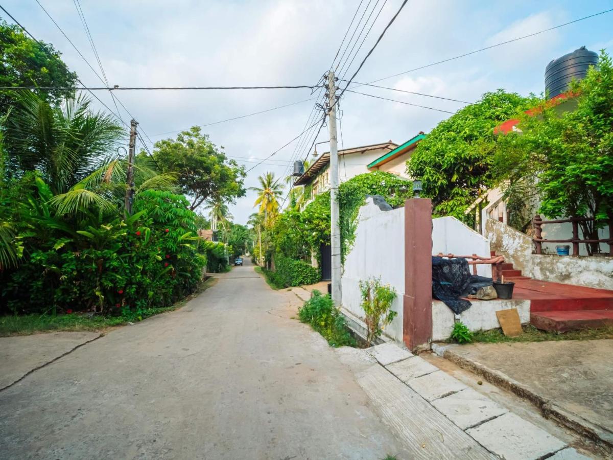 Surfing Guest House Matara Buitenkant foto