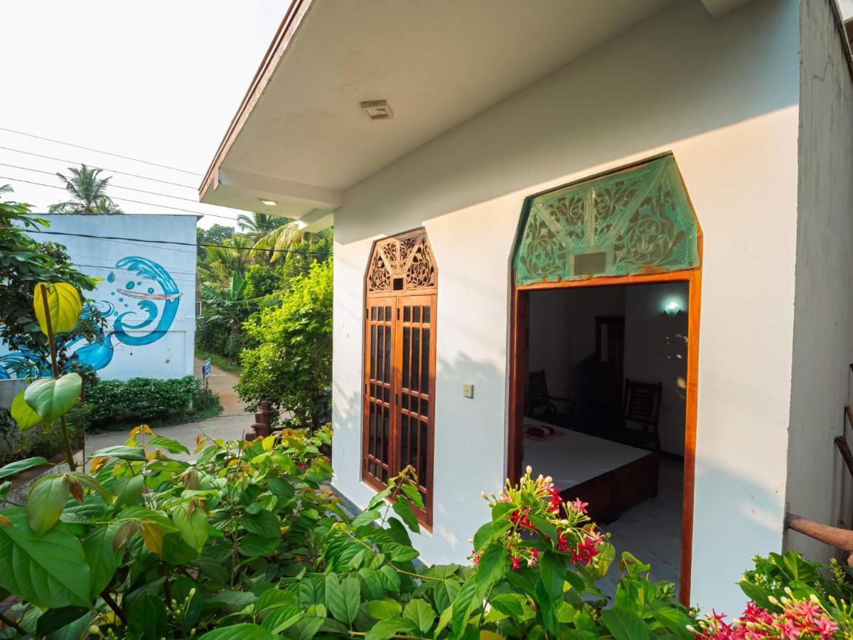 Surfing Guest House Matara Buitenkant foto