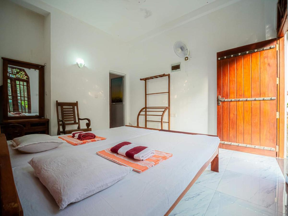 Surfing Guest House Matara Buitenkant foto